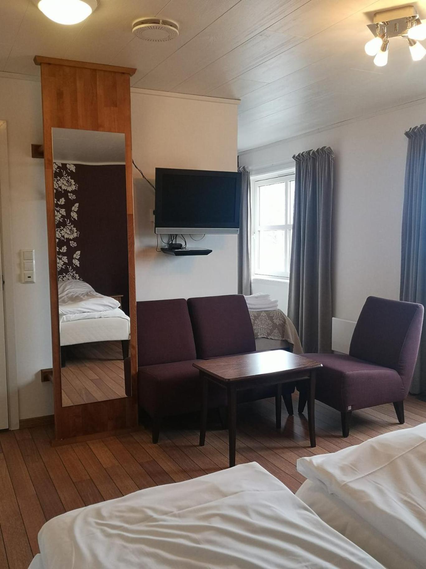 Ulvsvag Gjestgiveri Og Fjordcamping As Eksteriør billede